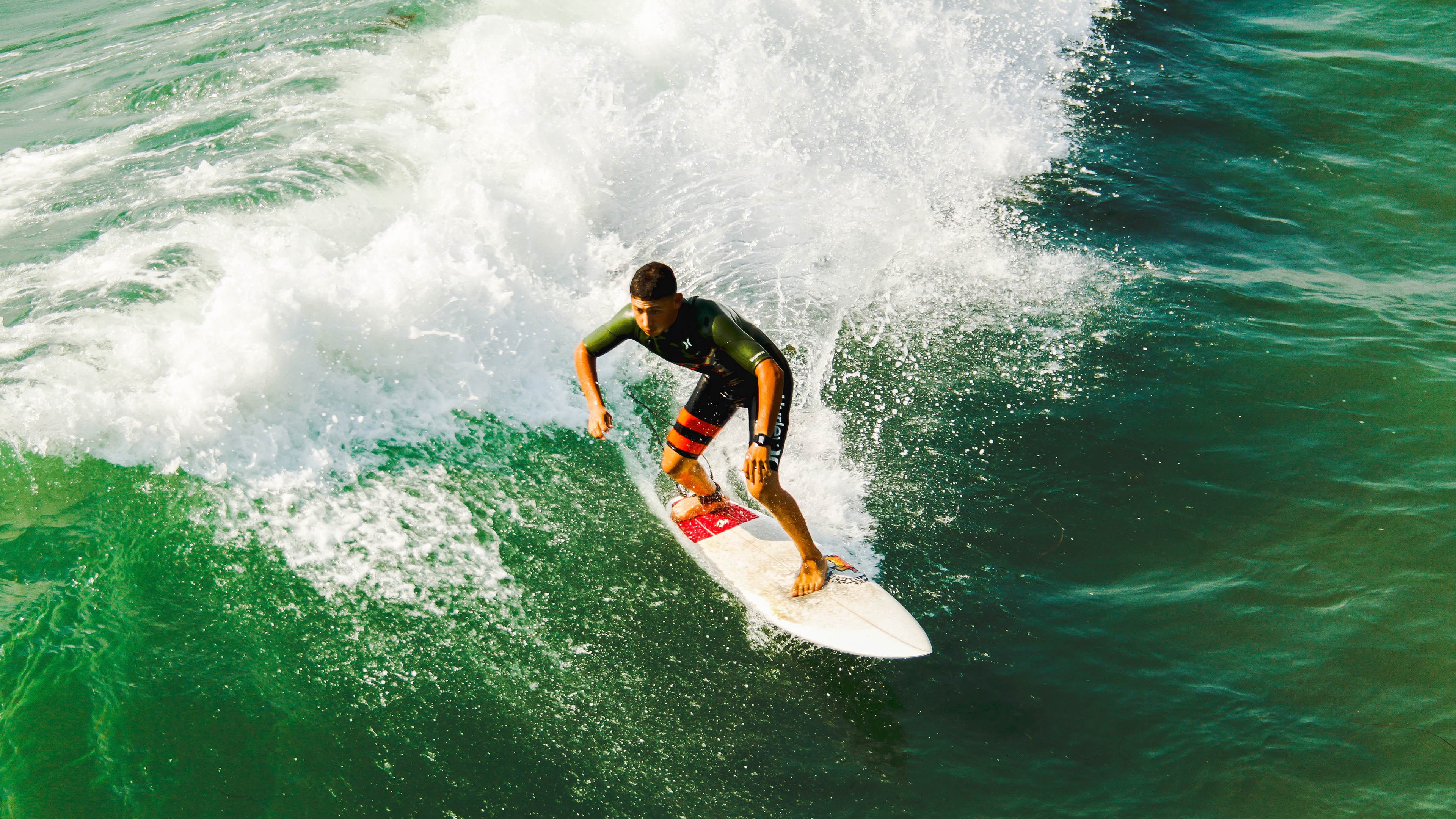 爱游戏大厅-奇迹与传承，勒沃库森逆转阿森纳，维尼修斯刷新纪录的双重启示
